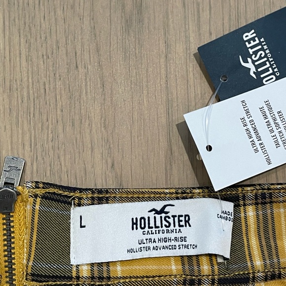 PREPPY YELLOW AND BLACK SKIRT 🌻 - Picture 2 of 3